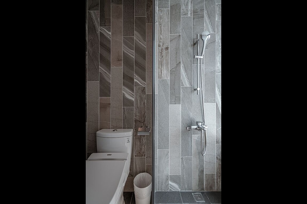Deluxe View Room with Bathtub - Photo 6