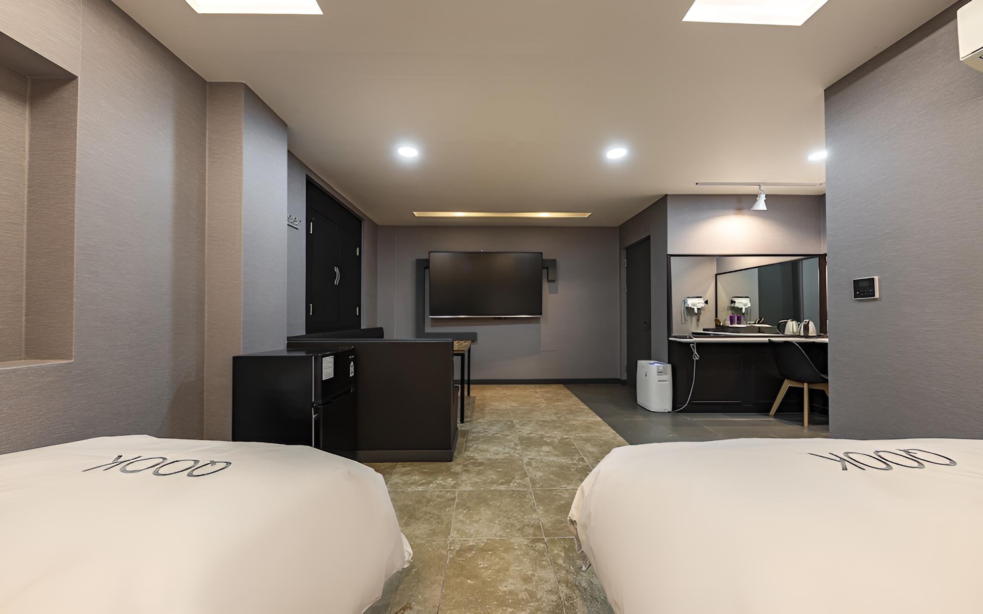 Room (Business - Two beds Large Room (Netfl) photo 1