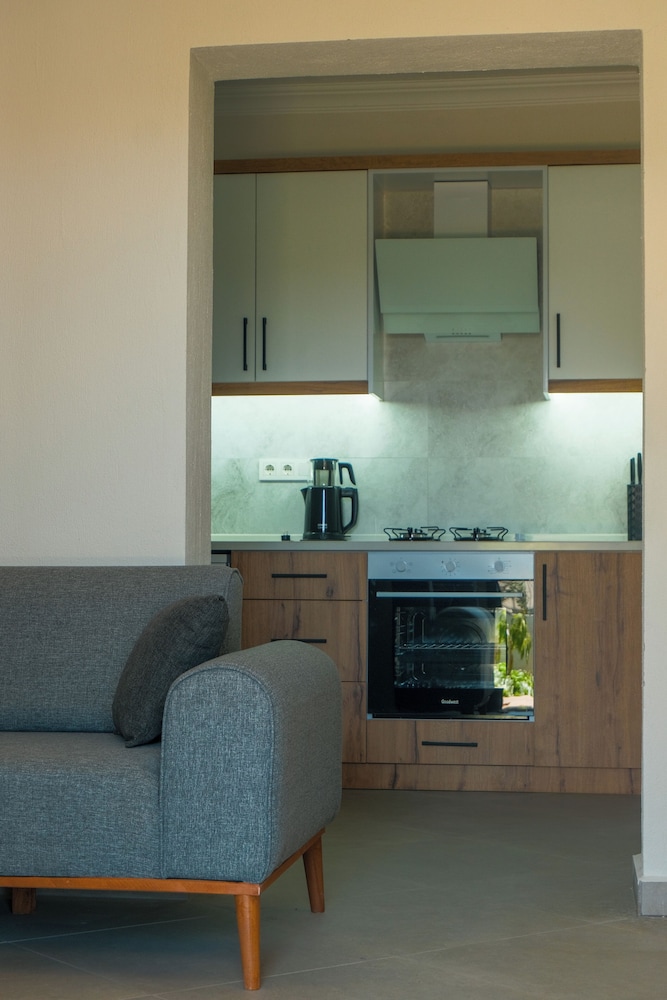 Classic Condo, 1 Bedroom - Photo 2
