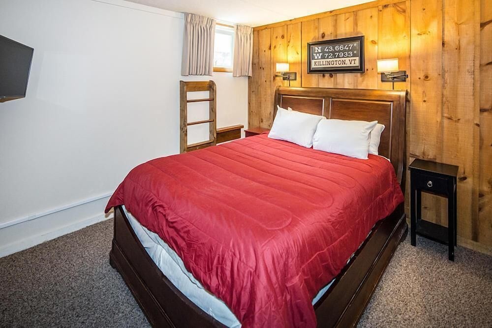 Condo, 1 Queen Bed With Sofa Bed (Whiffletree H1) photo 2
