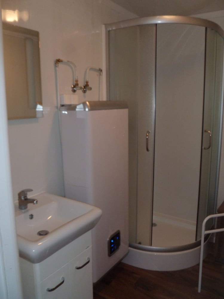 Mobile Home, 2 Bedrooms - Photo 2