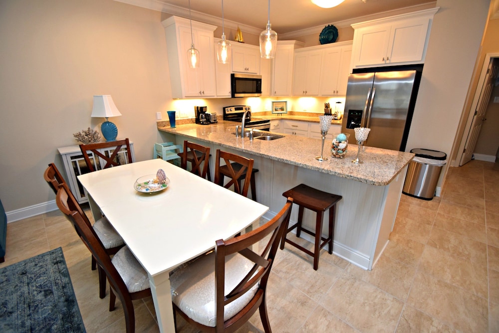 House, Multiple Beds, Patio, Pool View (A Beach Life 3A)