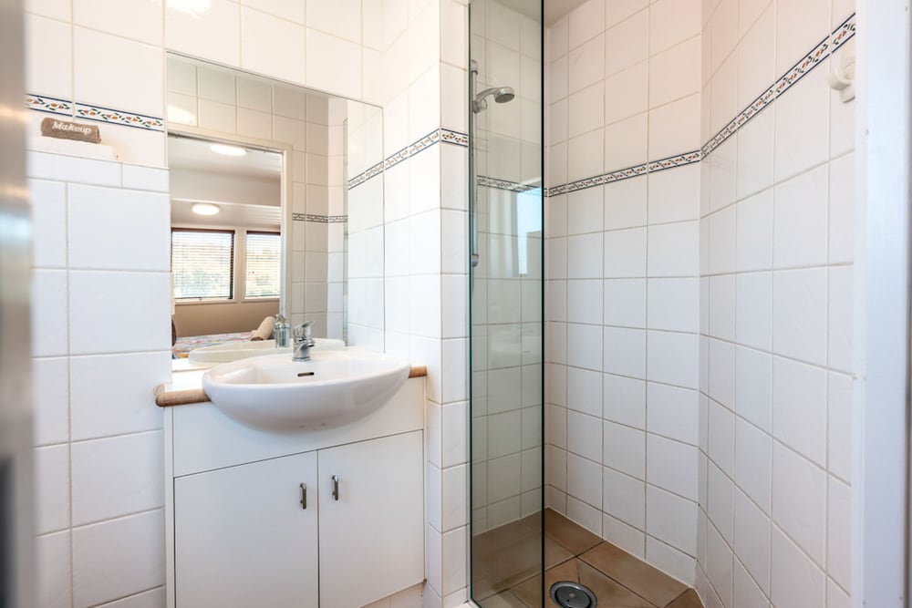 Two Bedroom Apartment with Ocean View - Photo 3
