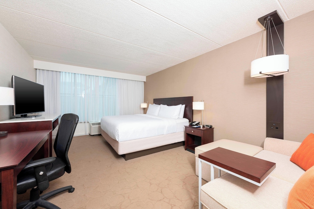 Executive Room, 1 King Bed with Sofa bed - Photo 5