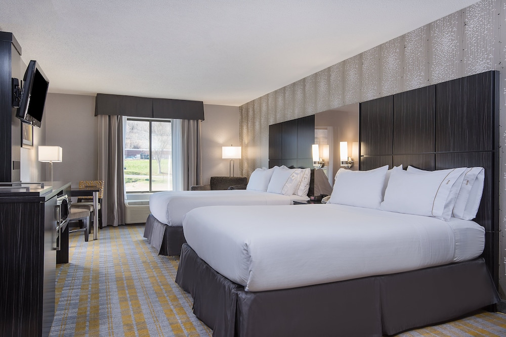 Standard Room, 2 Queen Beds - Photo 3