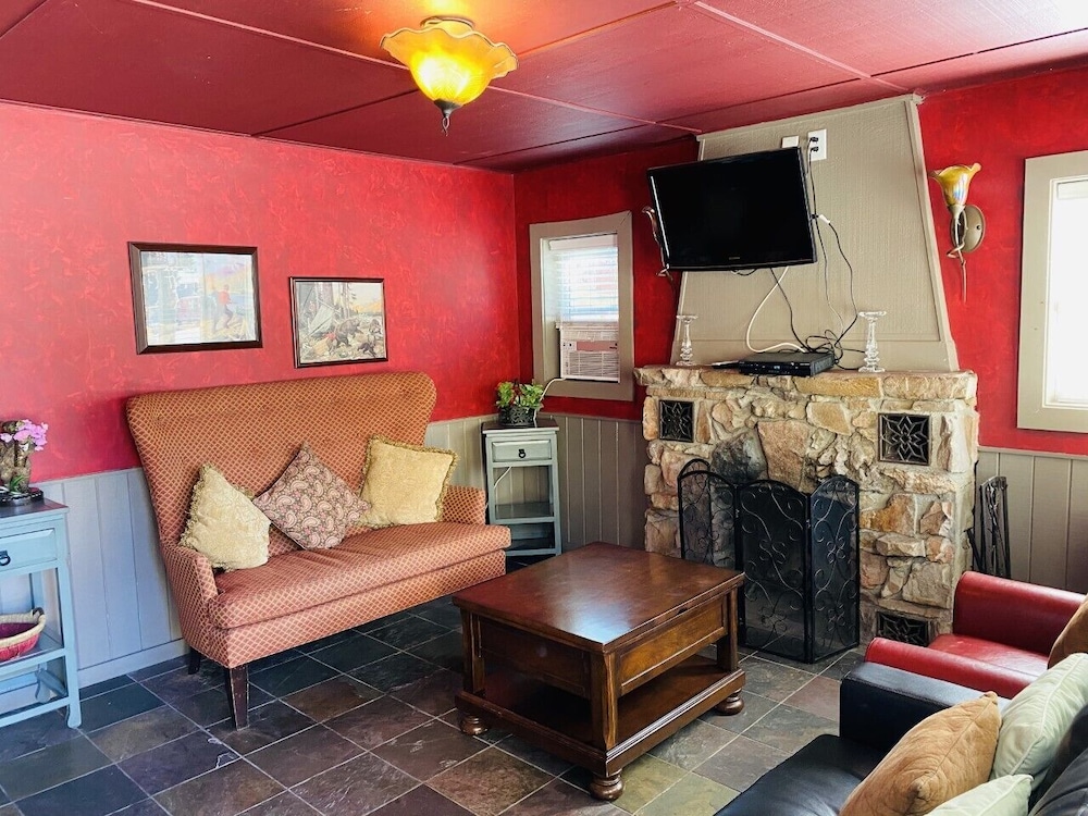 Premium Cabin, Private Bathroom, Mountain View (023 1BR 1K FP) photo 1