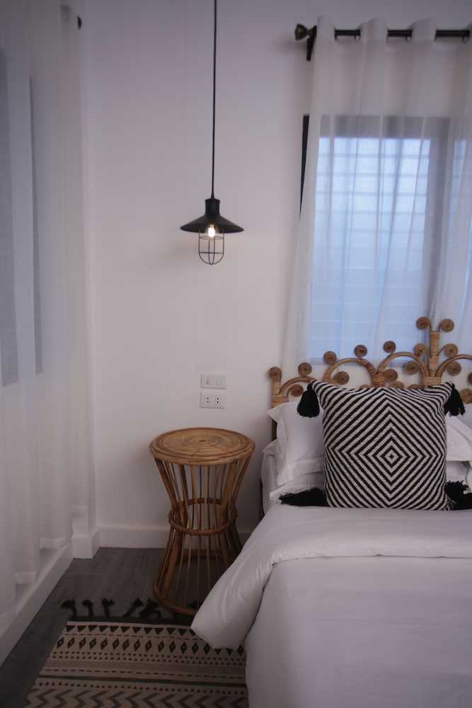 Queen Room photo 2