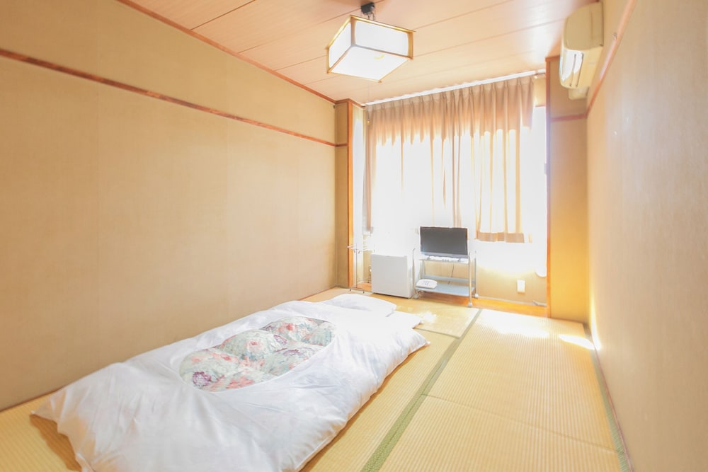 Japanese-Style Room for Two, Shared bathroom, Non-Smoking - Photo 8