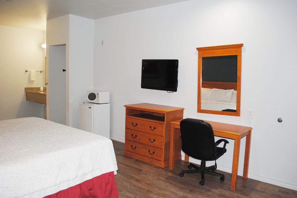 Senior Single Room, 1 King Bed