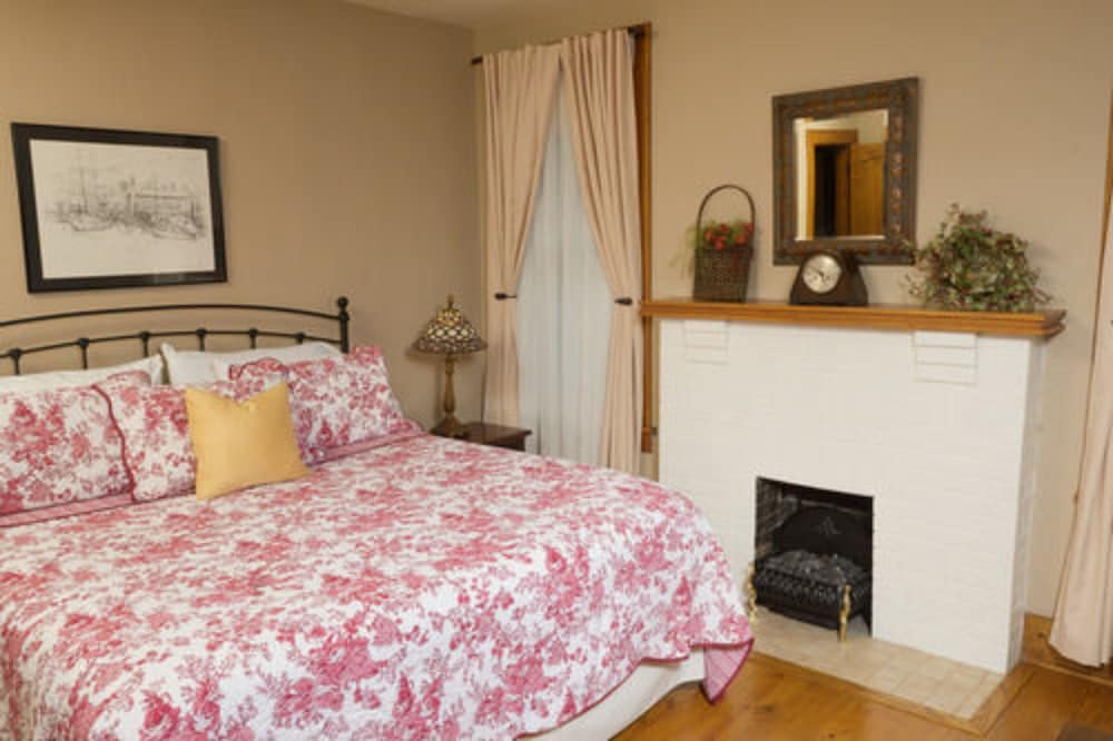 Room, 1 King Bed (2)