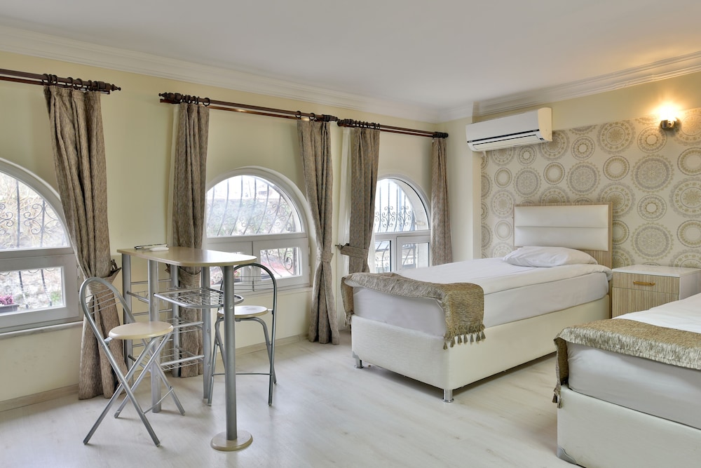 Standard Triple Room photo 2