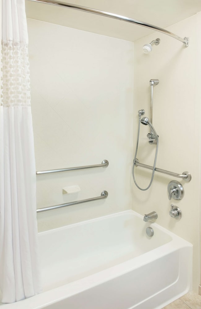 Room, 2 Queen Beds, Accessible, Non Smoking (Mobility & Hearing, Bathtub) - Photo 5