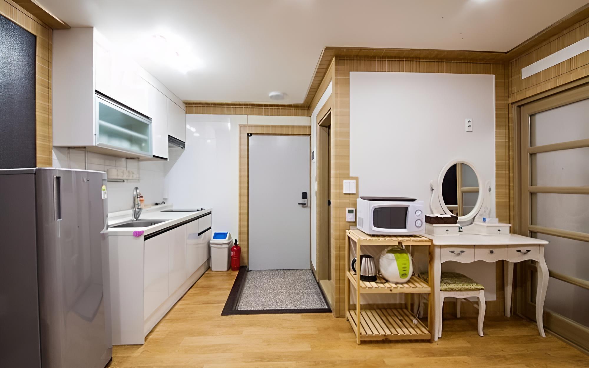Room (Room Story 201) photo 3