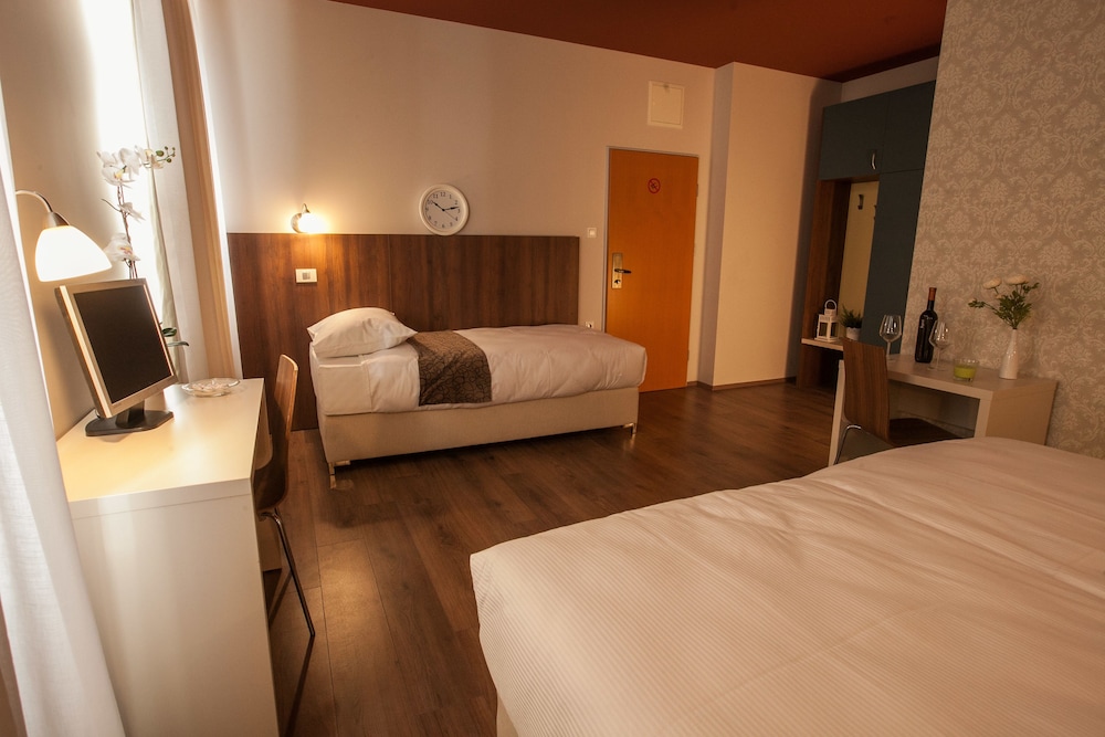 Triple Room - Photo 3
