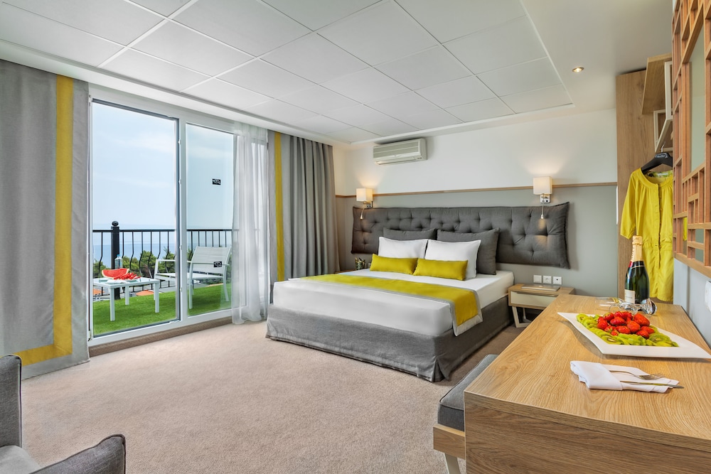 Deluxe Suite, Sea View