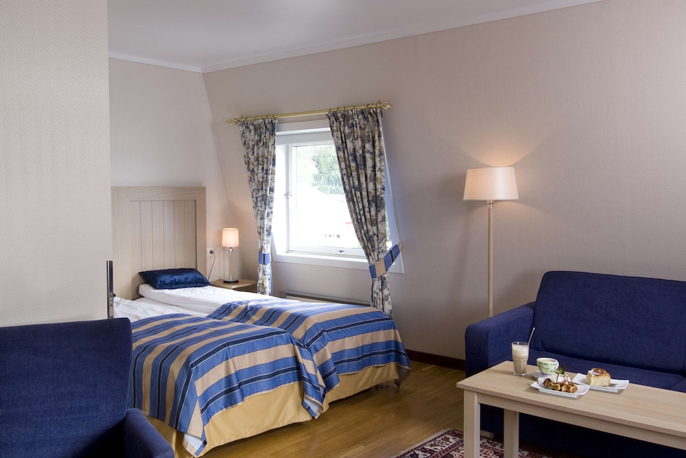 Superior Room, 1 Queen Bed with Sofa bed photo 3
