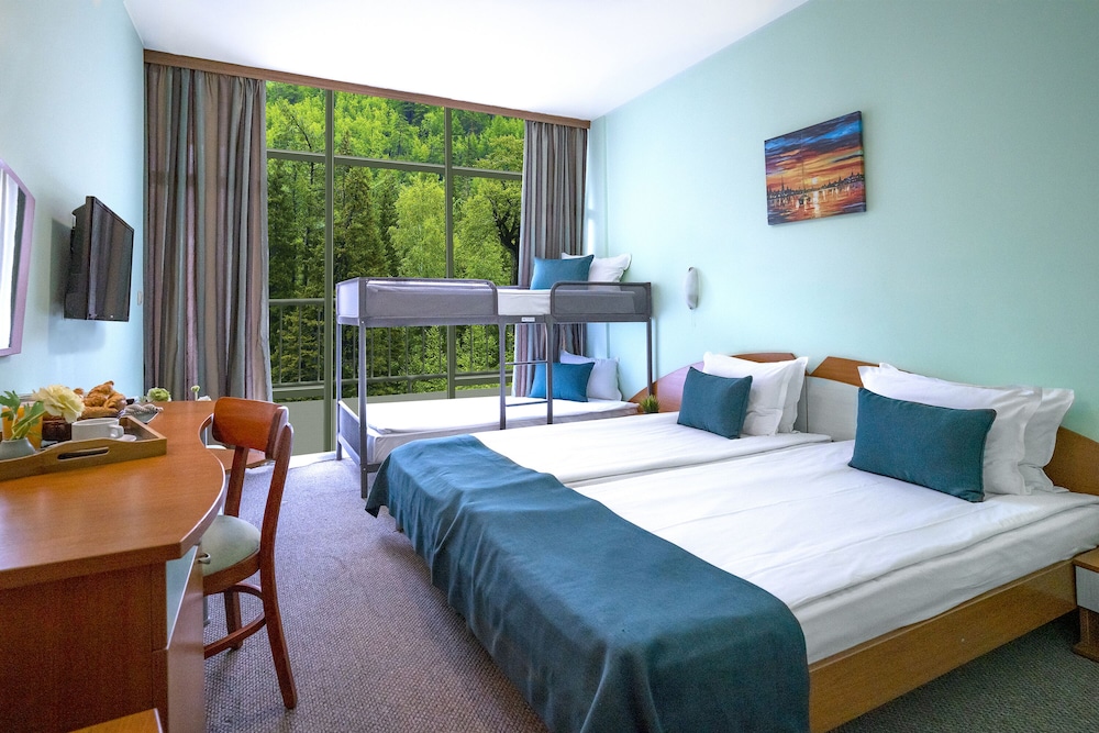 Double Family Room, Park View (Free Beach Package)
