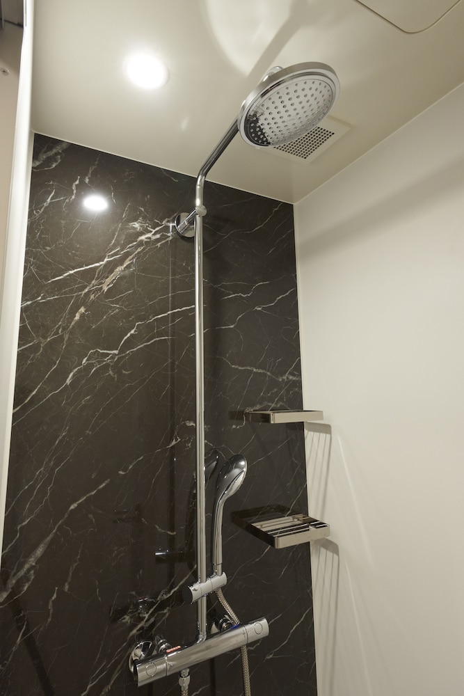 Universal King Room - Photo 17