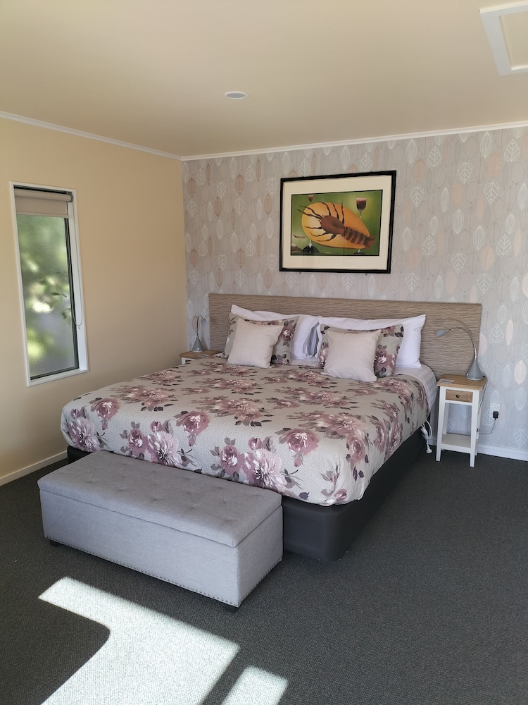 Deluxe Studio Suite, 1 King Bed, Fireplace, Mountain View (Adult Only) photo 2