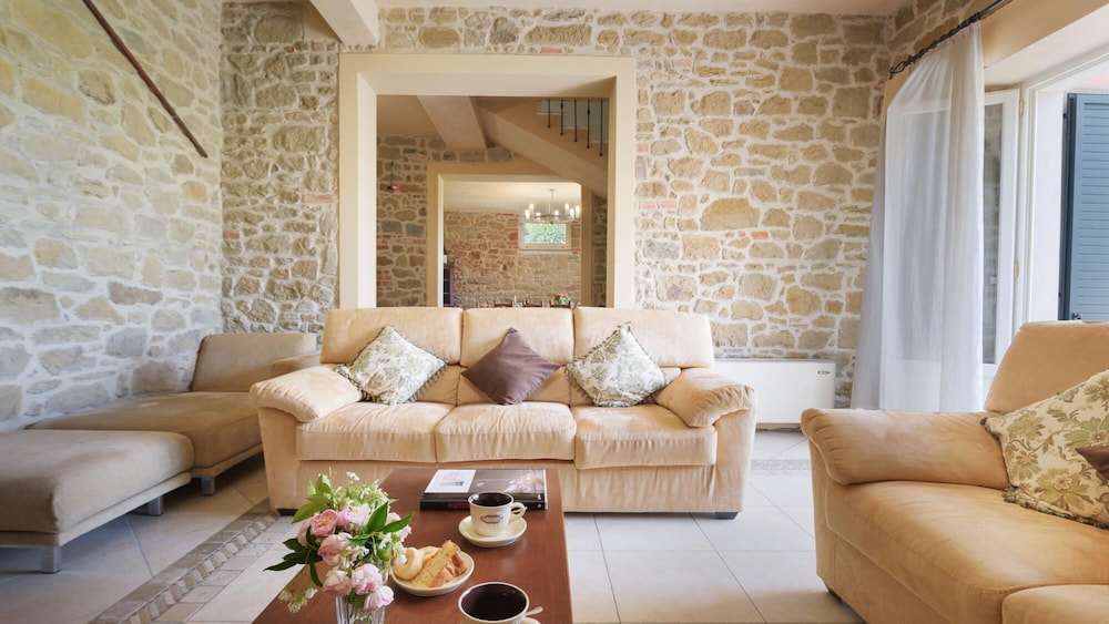 Villa photo 1