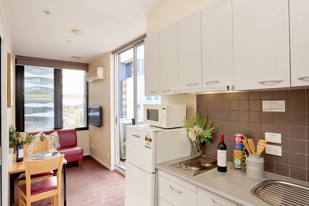 Two Single Bedroom Apartment - Photo 2
