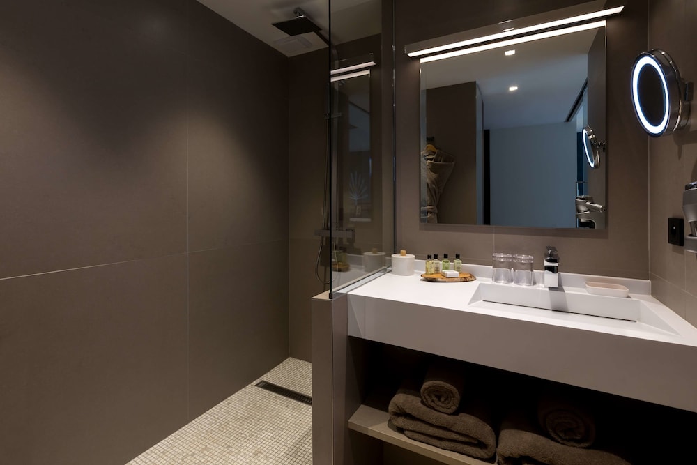 Suite, 1 King Bed, Non Smoking, Jetted Tub (Prestige) photo 2