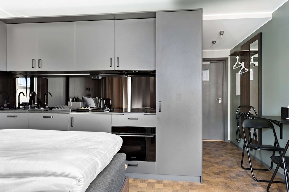 Family Room, 3 Twin Beds, Non Smoking, Kitchenette - Photo 3