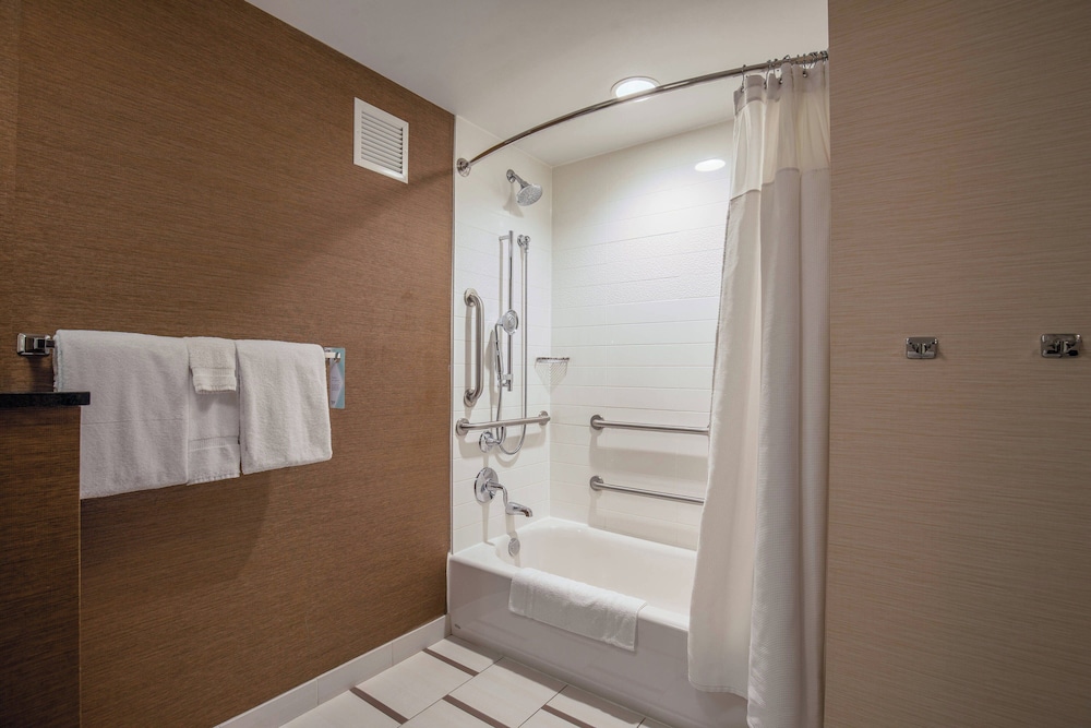 Studio, Multiple Beds (Mobility/Hearing Accessible, Tub) thumbnail 6