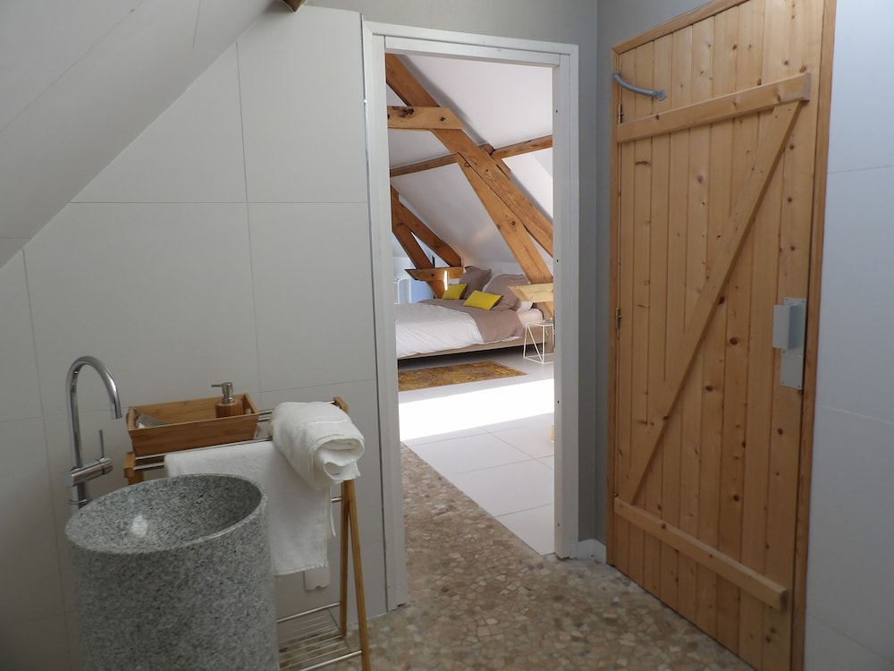 Deluxe Suite, Hot Tub (Suite Bouton D'Or) photo 2