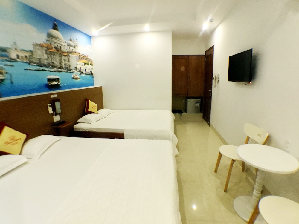 Superior Twin Room, 2 Queen Beds photo 2