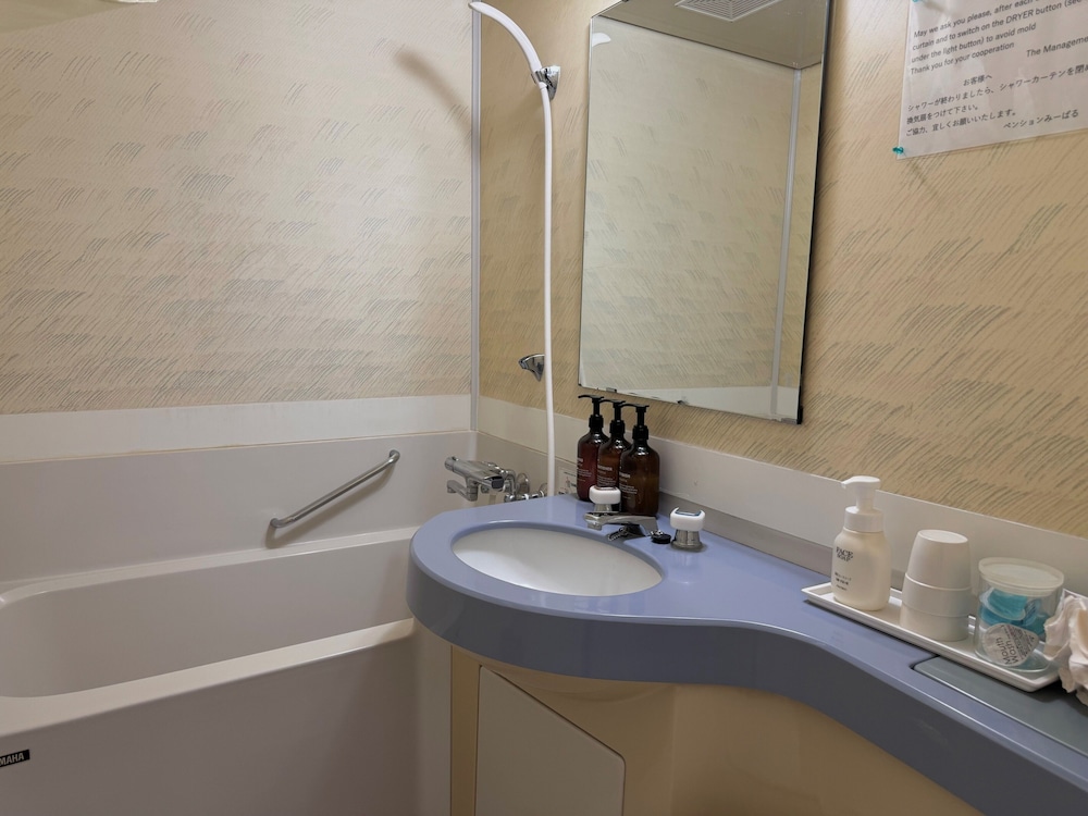 Room 212: Japanese-style Room/Futon with Private Shower & Toilet photo 3