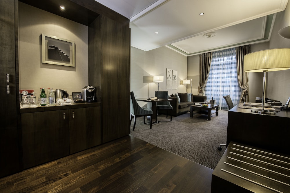 Suite (Shopping) photo 1