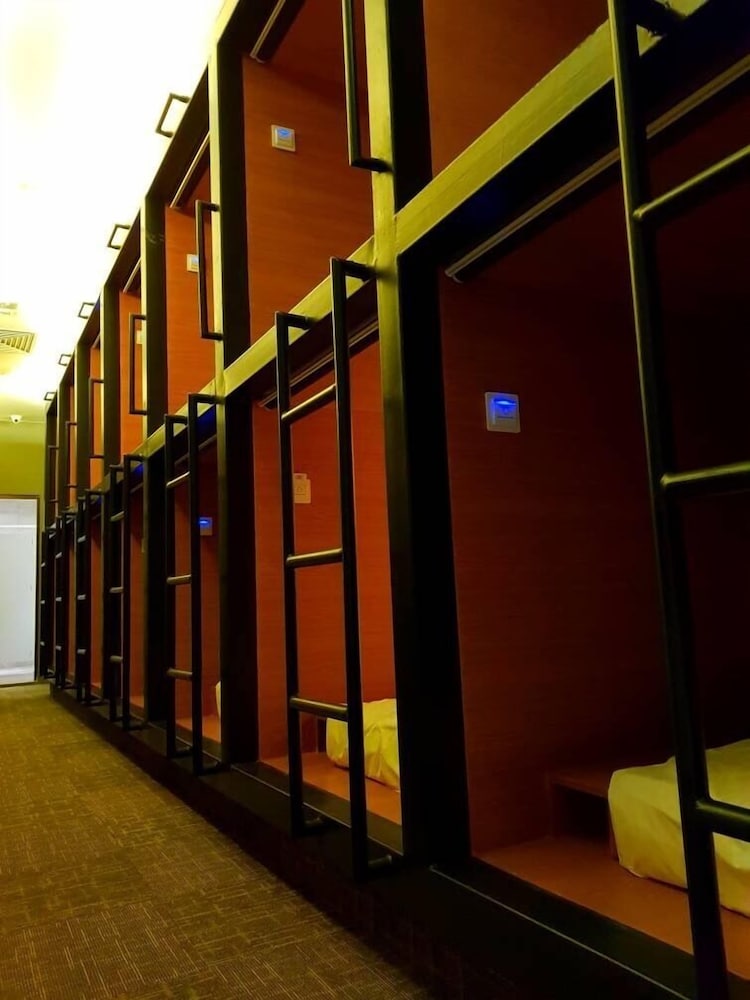 Basic Shared Dormitory, Women Only (6-Hours Use)