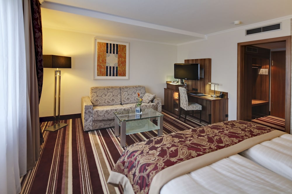 Premium Room, 1 Double Bed (Quiet Location) photo 2