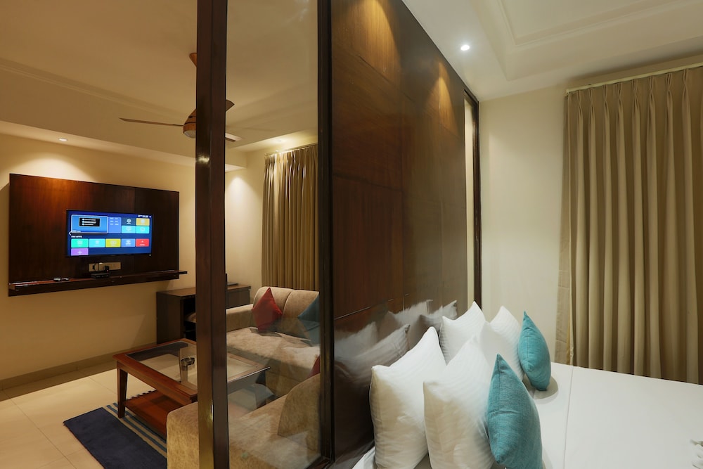 Suite, 1 Double Bed, Non Smoking - Photo 6
