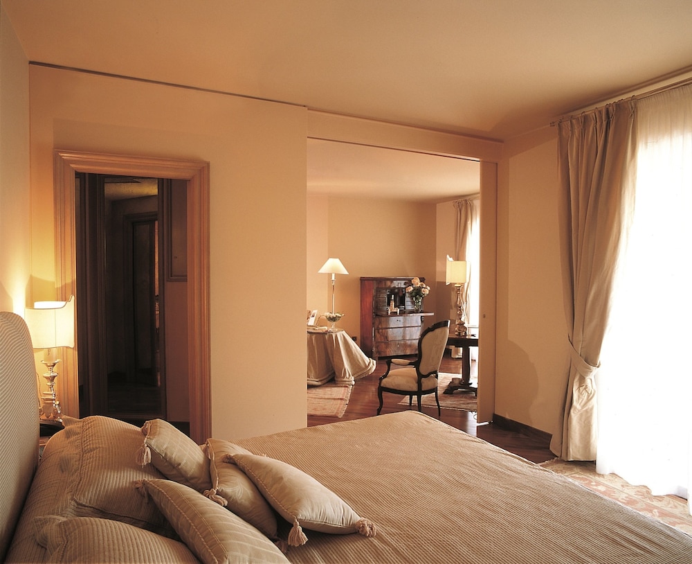 Suite Beige - Photo 1