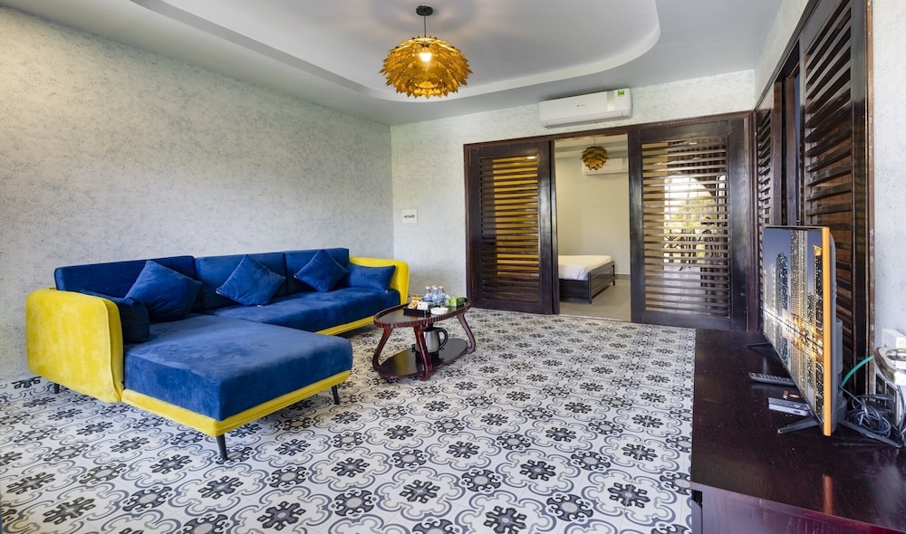 Family Room, 2 Bedrooms, Garden View - Photo 9