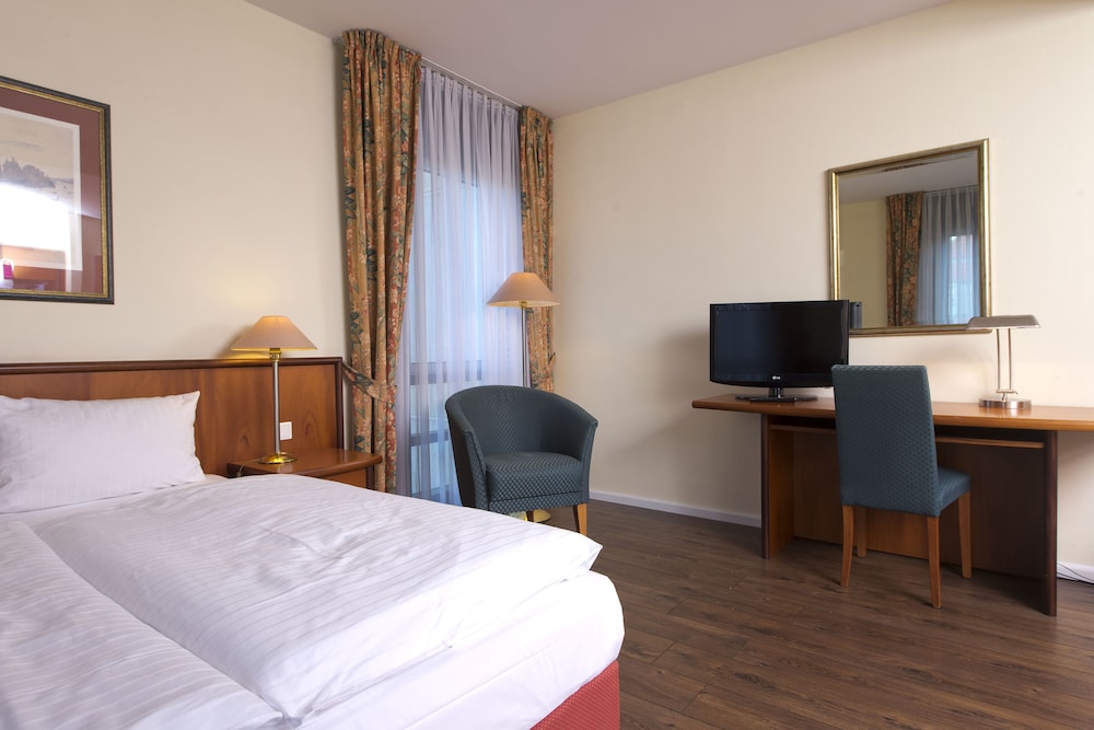 Business Double or Twin Room - Photo 1