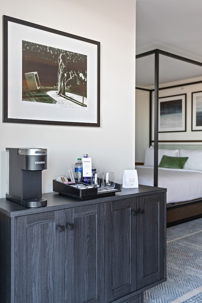 Deluxe Room, 1 King Bed, Partial Lake View - Photo 2