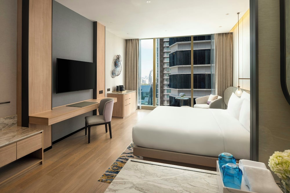Superior Room, 1 King Bed photo 2