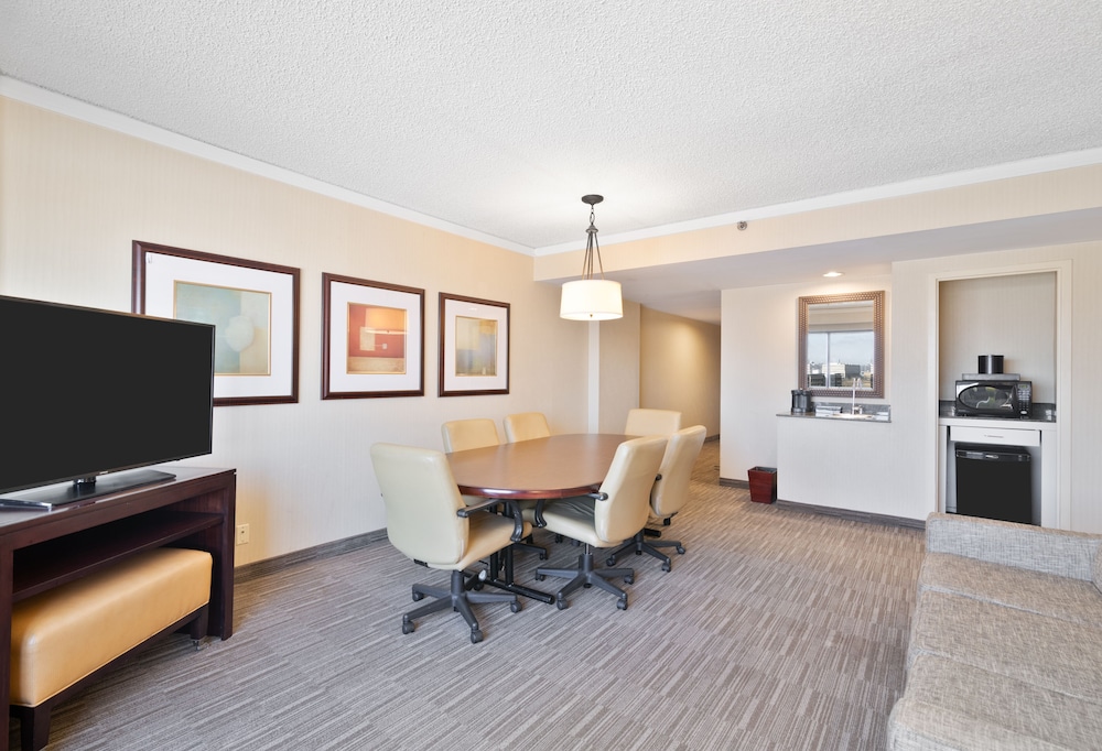Executive Suite, 1 King Bed with Sofa bed - Photo 7