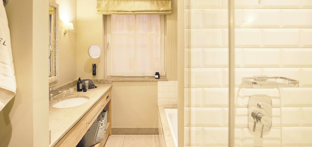 Premium Suite thumbnail 5