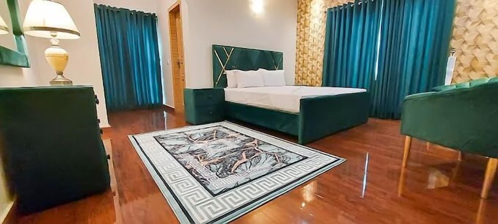 Executive Room - Photo 2