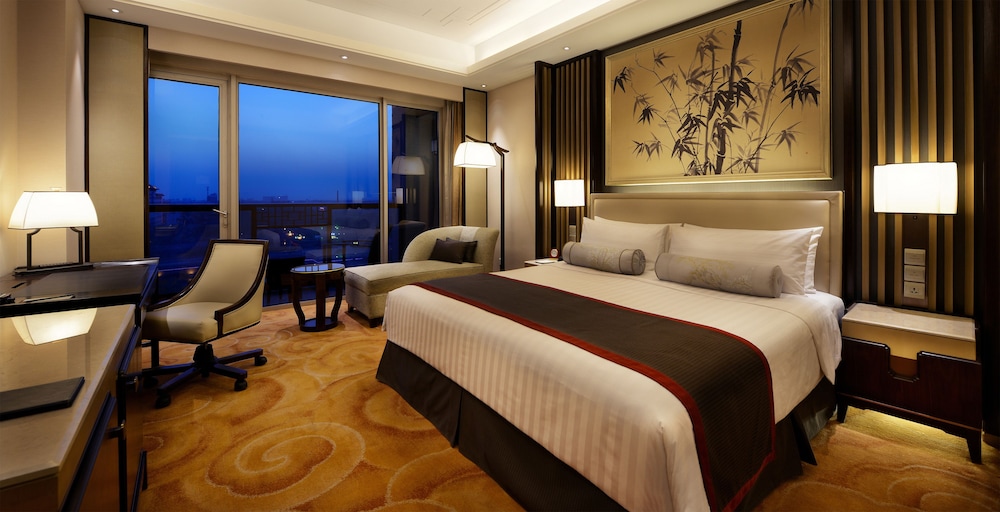 Deluxe Room, 1 King Bed, River View
