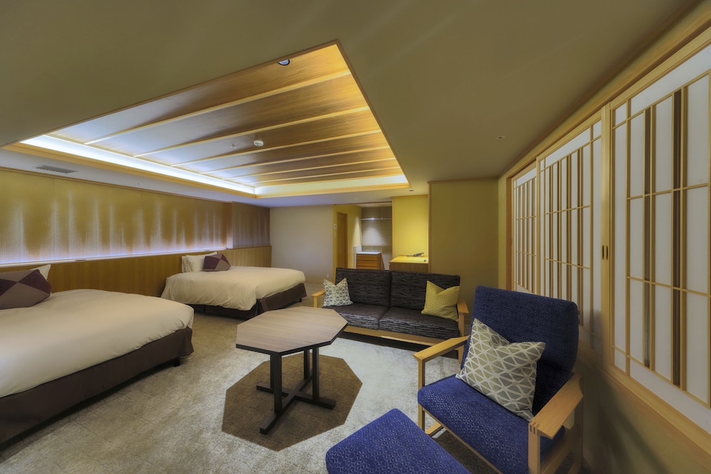 Suite with Spa Bath, Non Smoking - Photo 2