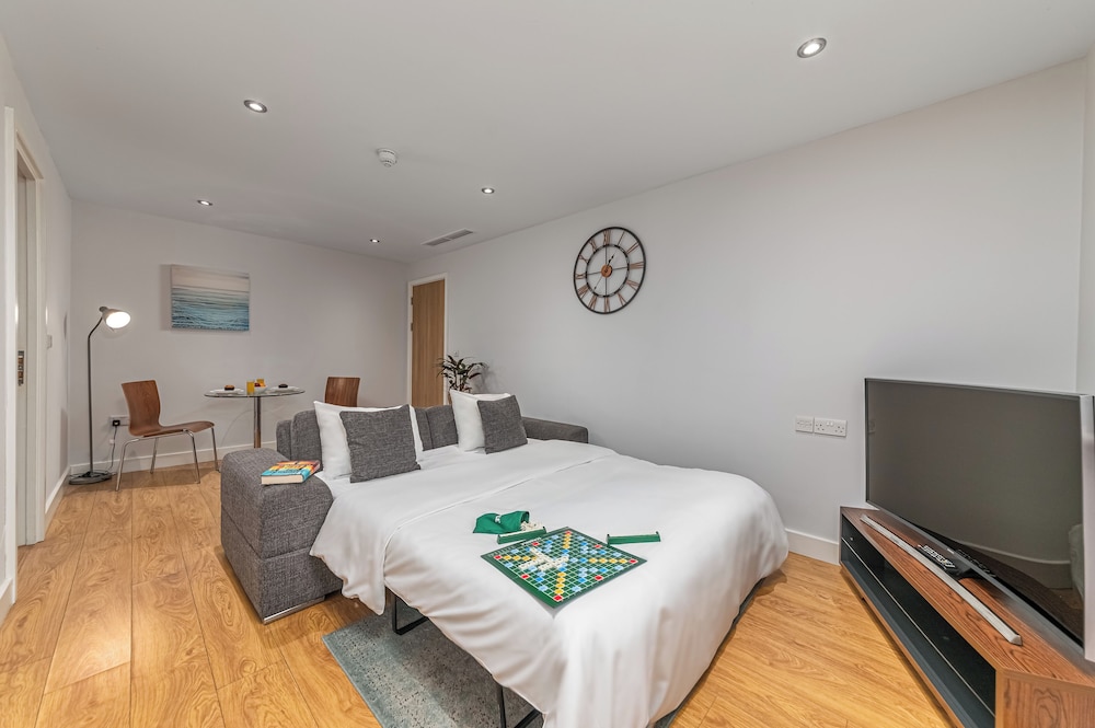 1 Bedroom Twin Apartment with Sofa Bed