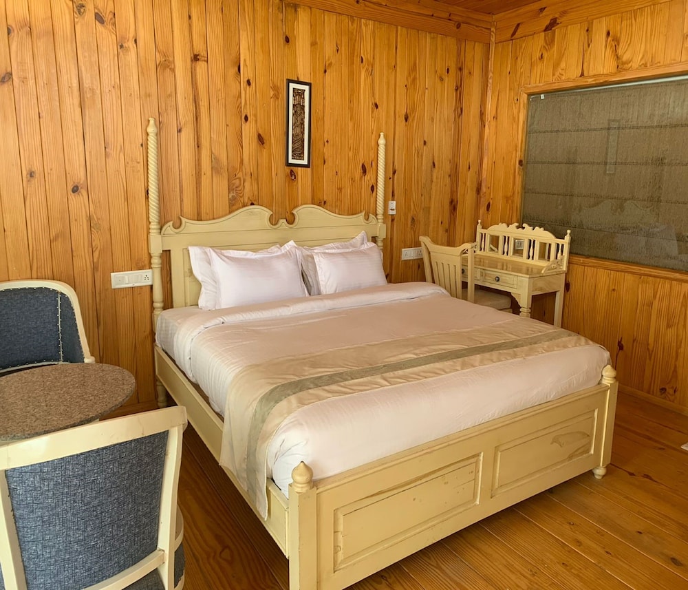 Wooden Villa With Garden And Pool View photo 1