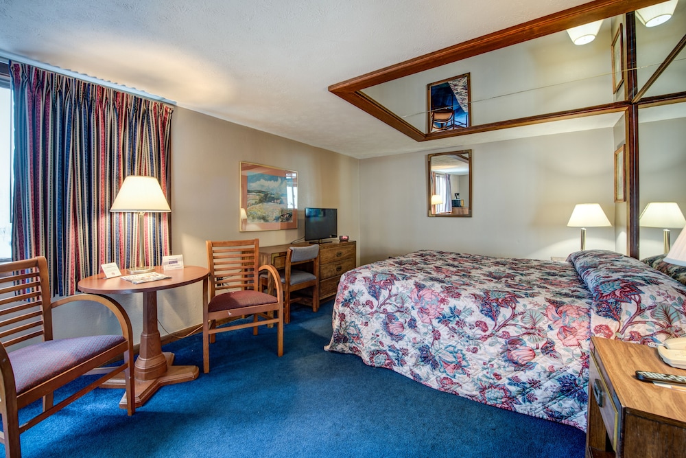 Queen Jacuzzi Suite - No Pets