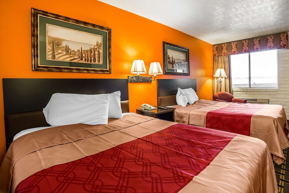 Standard Room, 2 Queen Beds, Non Smoking photo 2