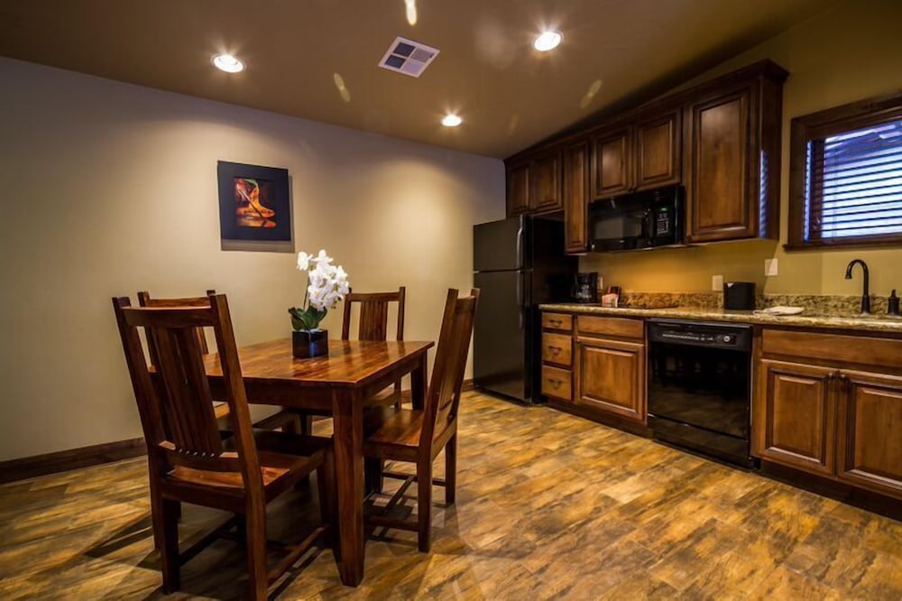 Hillside Classic Suite